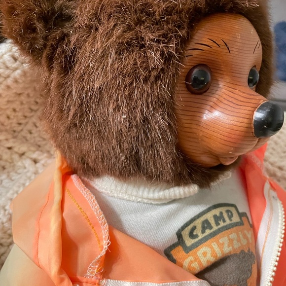Rare HTF Robert Raikes “Camp Grizzly” Signed & Numbered Charming Wood Face Bear - Picture 8 of 17